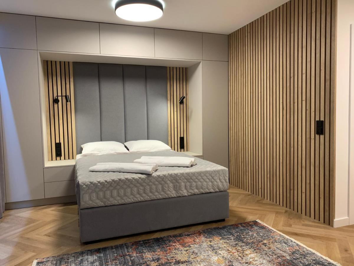15 By Piano Apartment